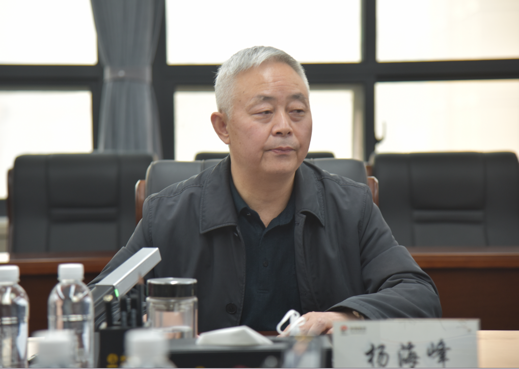 陜鋼集團(tuán)黨委理論學(xué)習(xí)中心組學(xué)習(xí)中共中央政治局民主生活會(huì)、中央經(jīng)濟(jì)工作會(huì)議、全國宣傳部長會(huì)議、中共陜西省委十四屆三次全會(huì)精神
