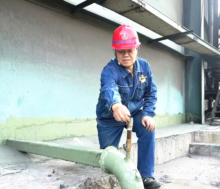 節能增效 沖刺路上黨旗飄