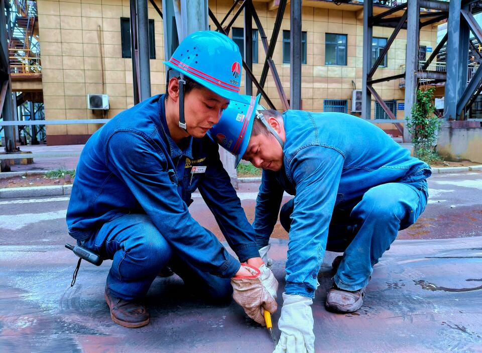 “蒸”戰檢修 “暑”你最美 “蒸”戰檢修 “暑”你最美