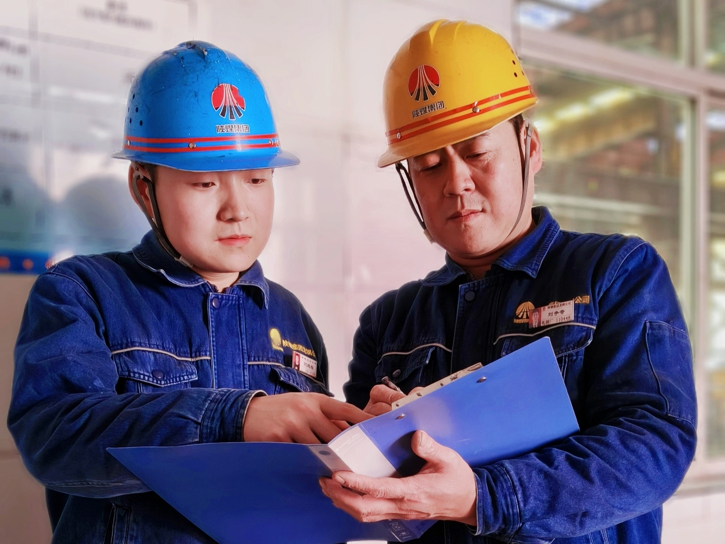 鋼花璀璨處 愛企情正濃