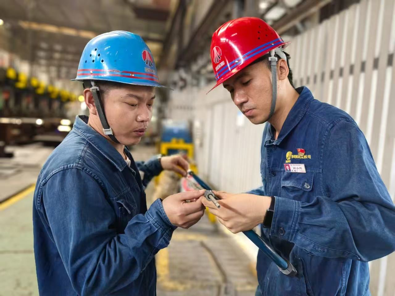 打造“紅色引擎” 鍛造過硬支部——陜鋼集團龍鋼公司軋鋼廠軋二黨支部標準化規(guī)范化建設成果